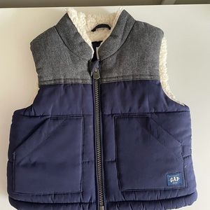 Toddler Gap puffer Vest Size 12-18m